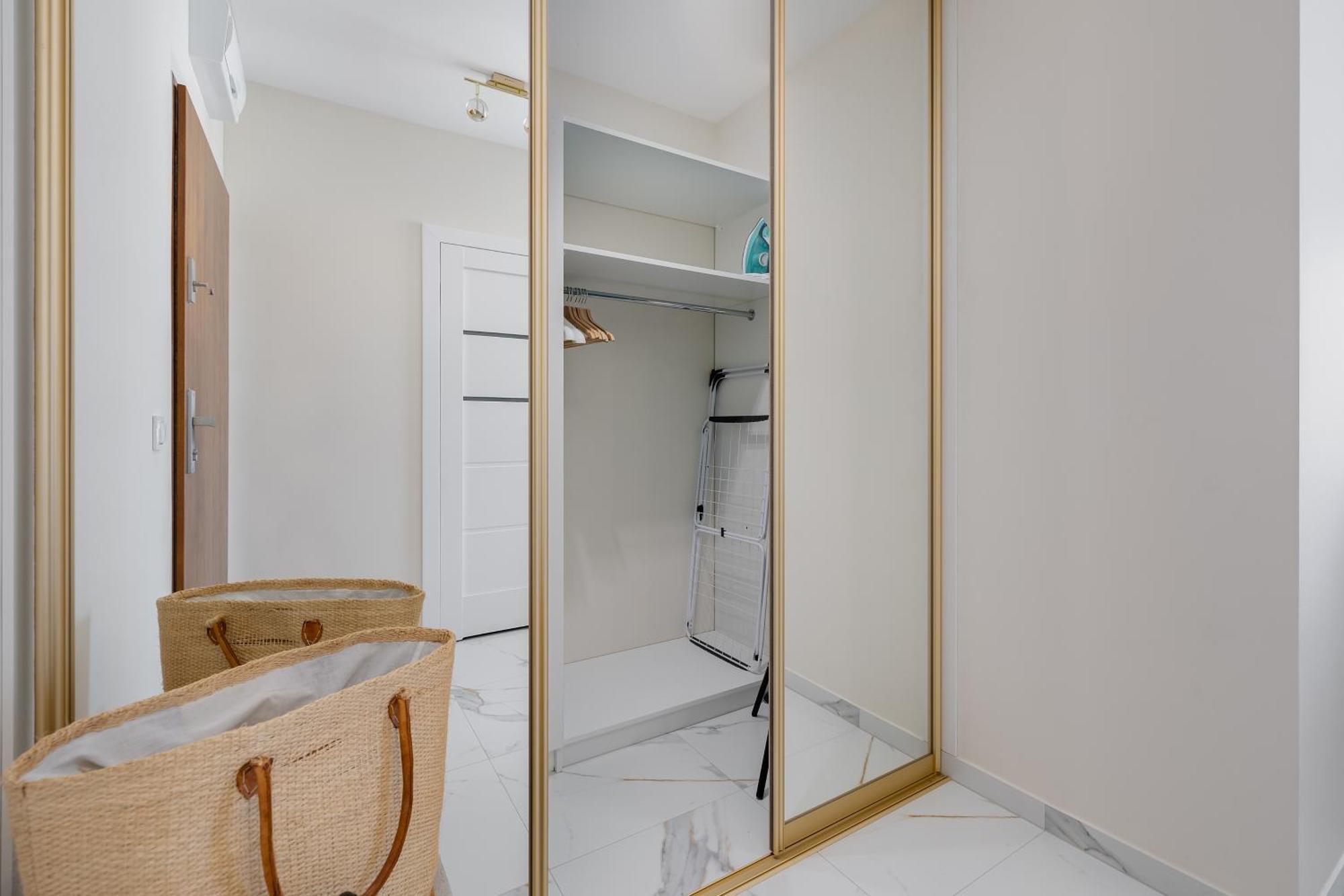 Ts Gold New Town Apartment & Free Private Parking Szczecin Buitenkant foto